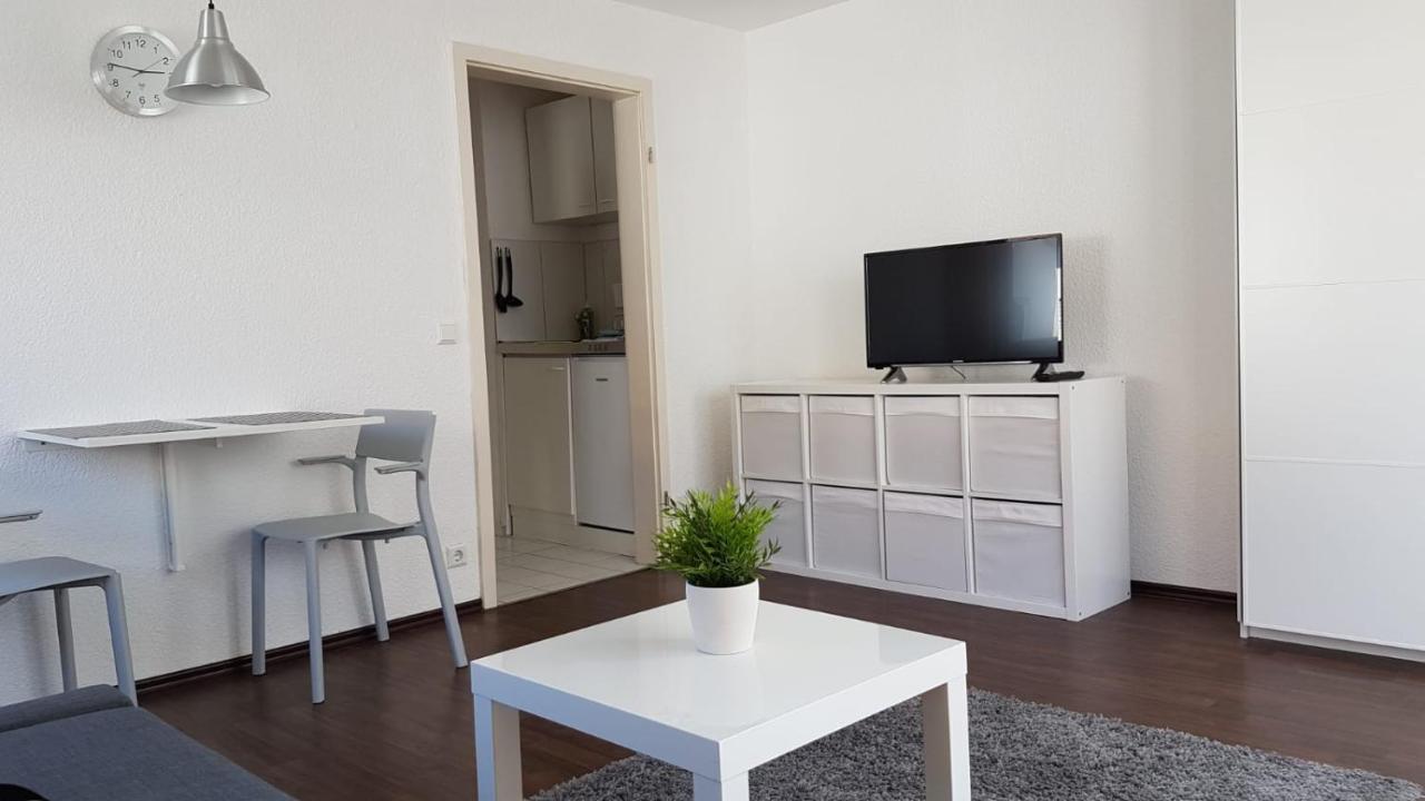 Ferien- und Businessapartment I Modern mit WLAN und Parkplatz nahe Zentrum, Automobil- und Tech-Firmen, Messe Renningen Exterior foto